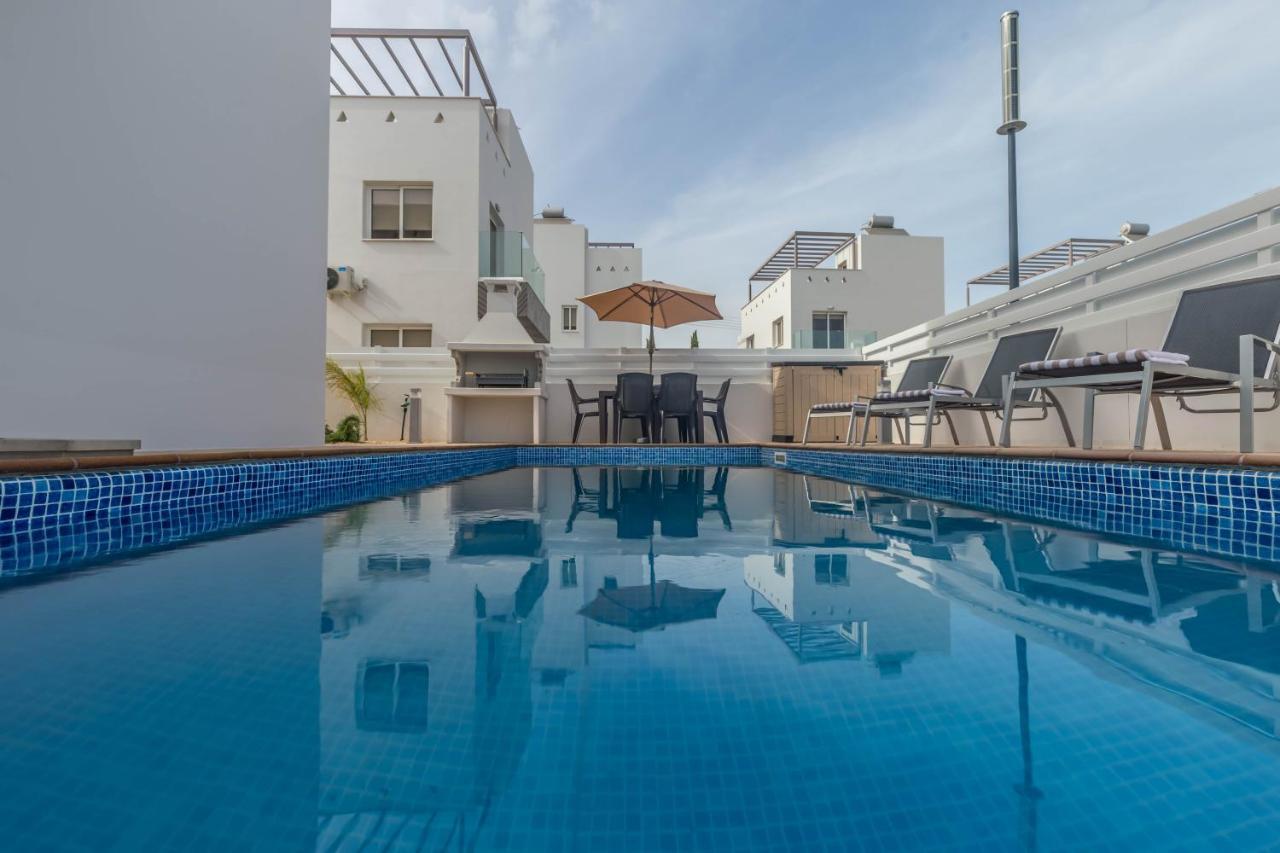 Nissini Villas 2 アヤナパ エクステリア 写真