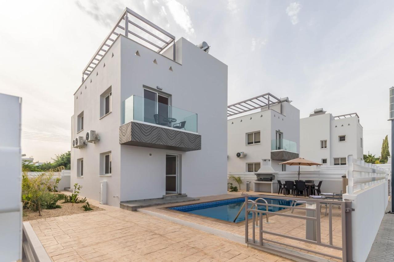 Nissini Villas 2 アヤナパ エクステリア 写真