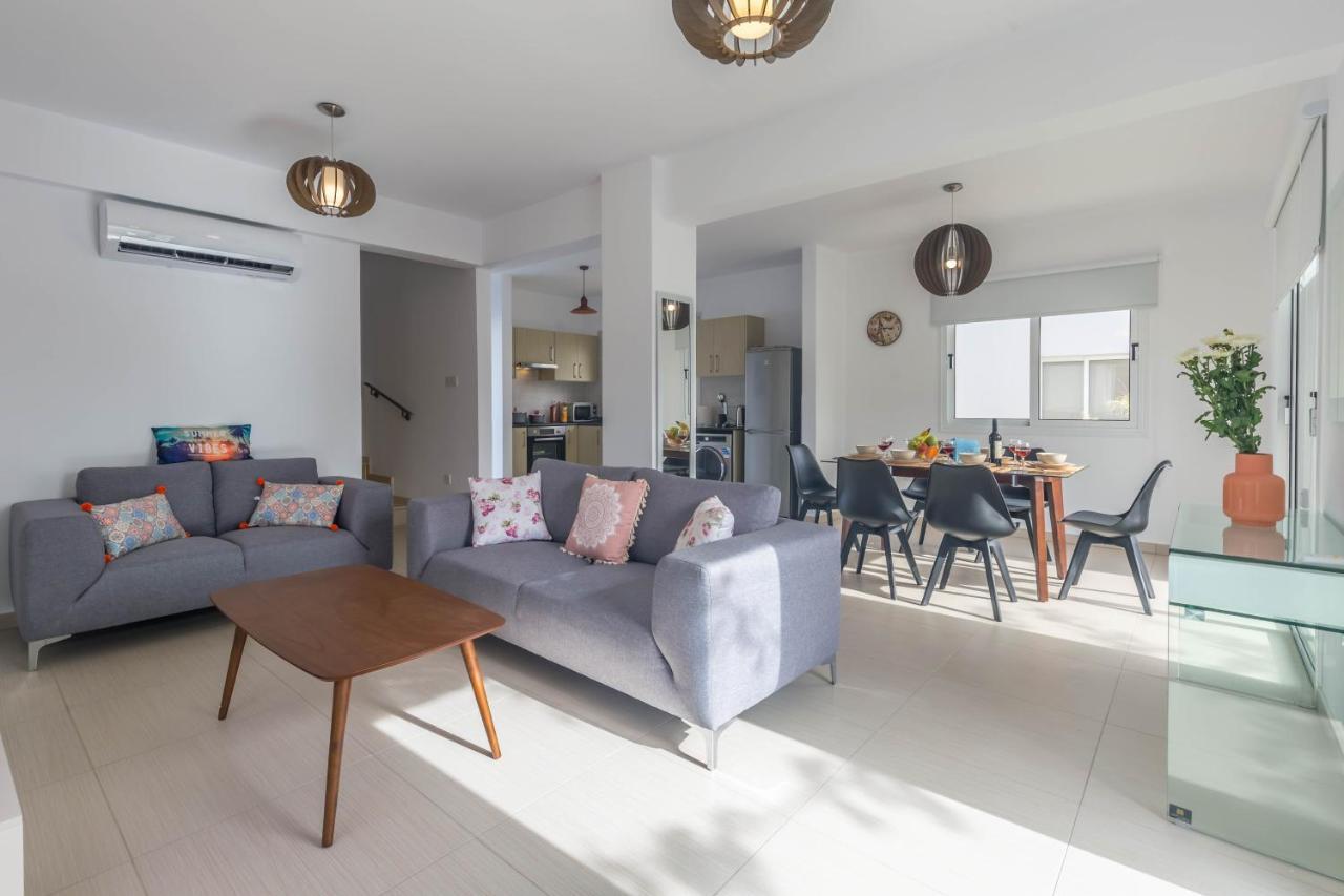 Nissini Villas 2 アヤナパ エクステリア 写真