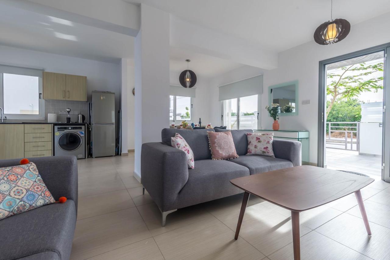 Nissini Villas 2 アヤナパ エクステリア 写真